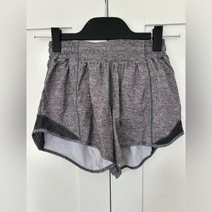 lululemon hotty hot shorts grey size 4 length 4”